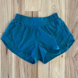 Lululemon Hotty Hot Short Size 4 in Aqua Green/Blue 2.5” Inseam